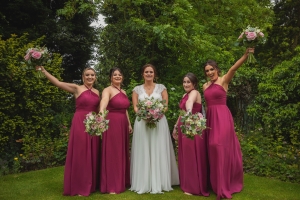 bridesmaids-with-bride
